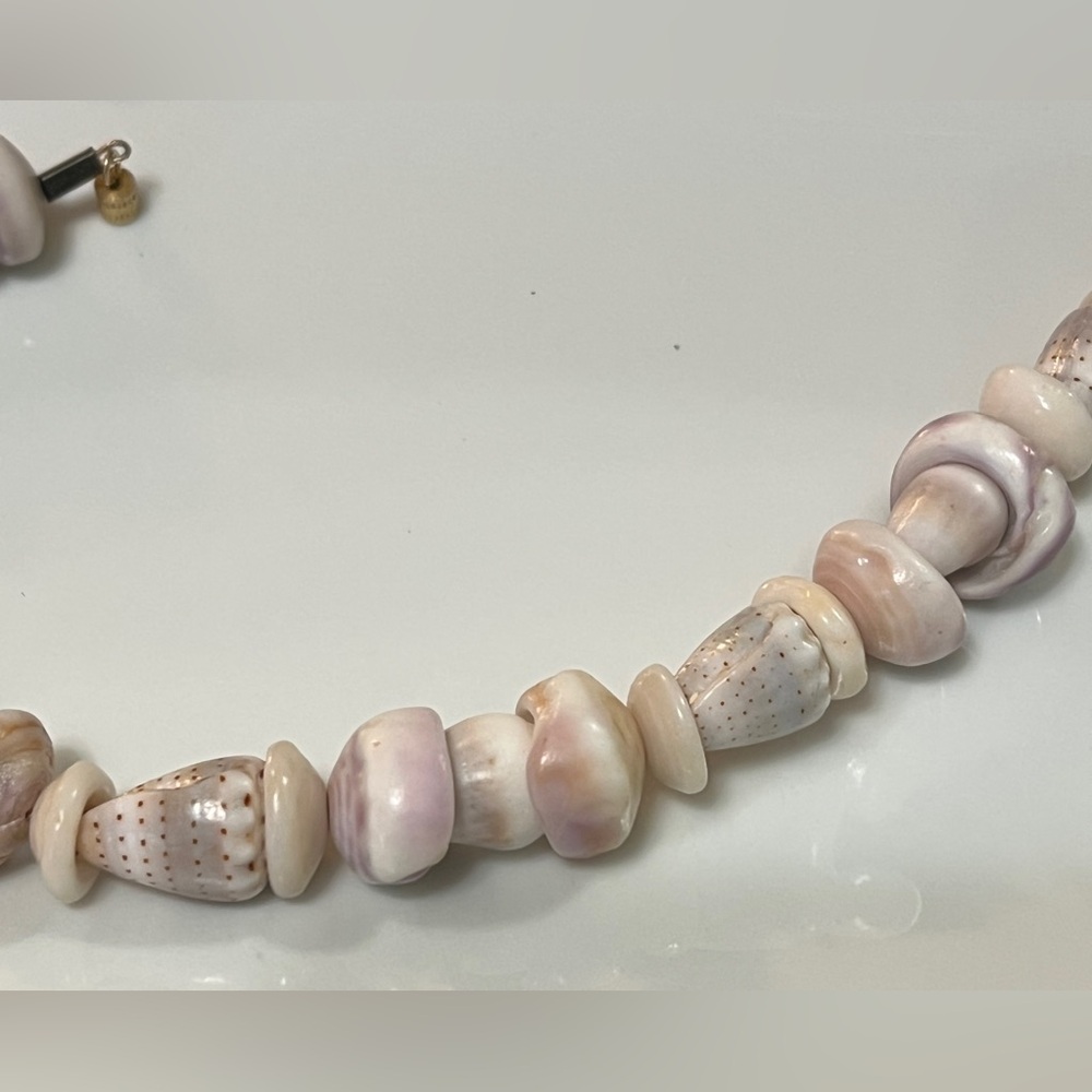 Vintage 70's Handmade Hawaiian Puka Shell Necklace - Picture 3 of 8
